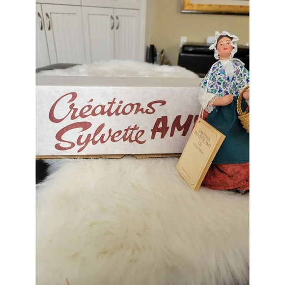Creation  Sylvette Amy Santons Woman with Basket of Vegetables - Picture 6 of 6